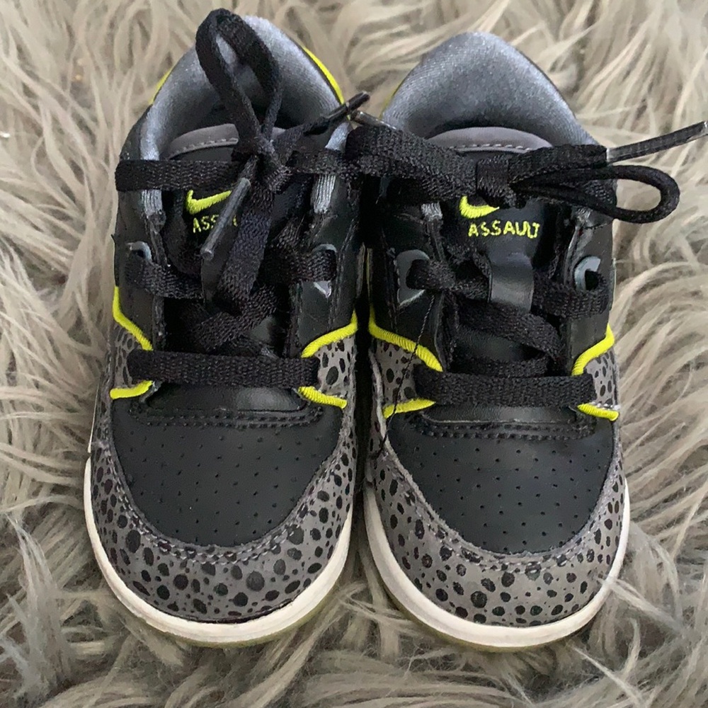 Nike Assault sneakers
